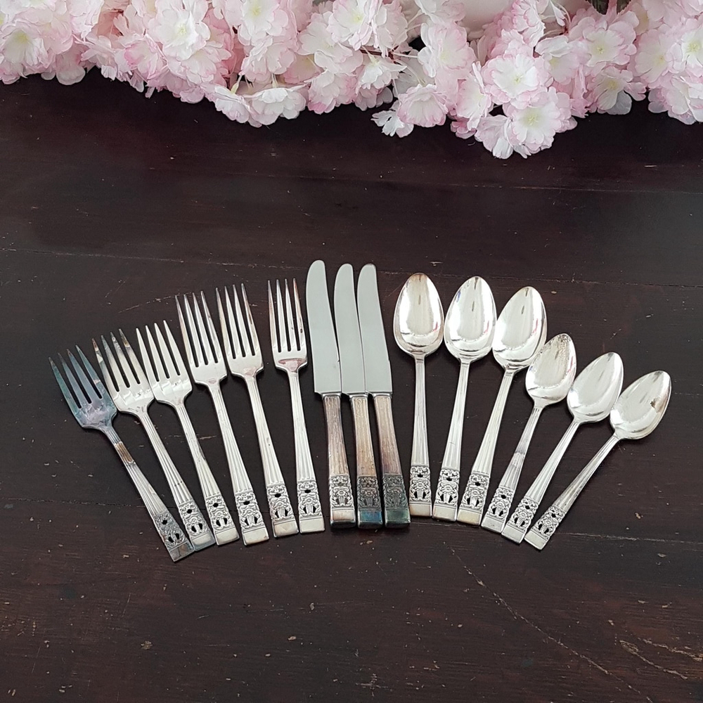 Vintage Oneida Community Plate Coronation 15 Pc Flatware Set 1936